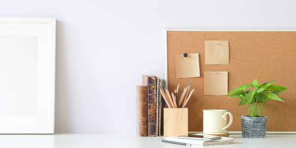 Organizarea locului de muncă: Cum vă pot crește productivitatea cu materialele de birou?